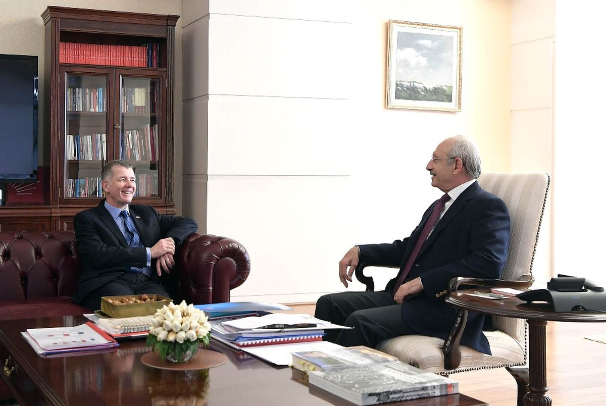 Moore\'dan Kılıçdaroğlu\'na Veda Ziyareti