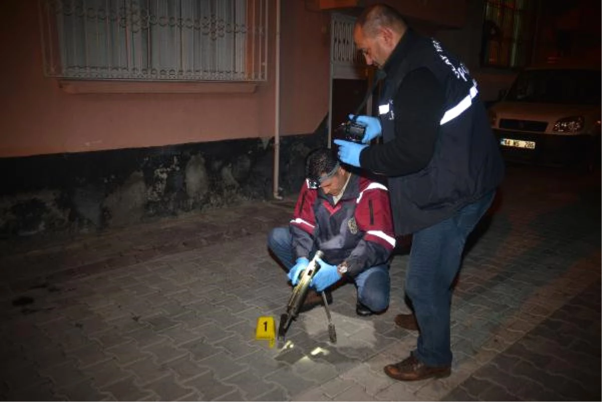 Polisi Görünce Silahı Atıp, Kaçtılar