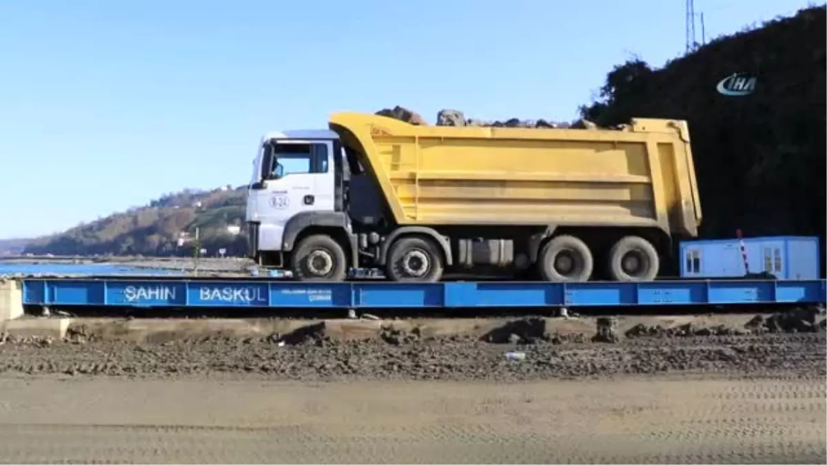Rize-Artvin Havalimanı Deniz Dolgusu İçin 3 Ayda 5 Milyon Ton Taş Kullanıldı