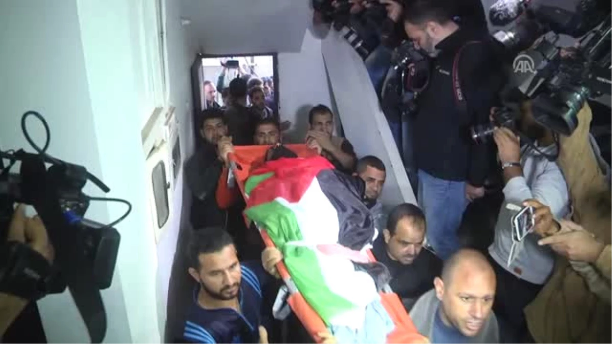 Şehit Olan Engelli Filistinli İbrahim Ebu Süreyya\'nın Cenaze Töreni