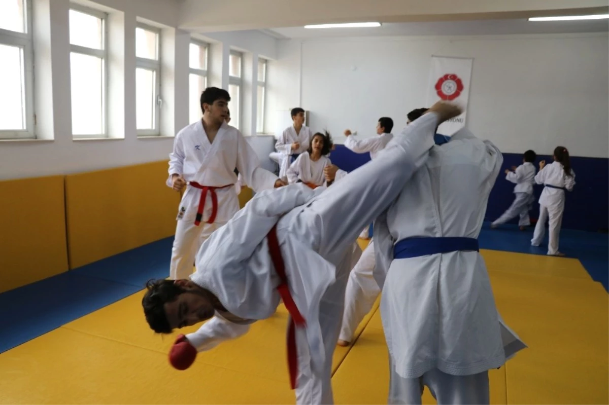 Tunceli\'de Gönüllü Antrenörler Sayesinde Yetişen Sporcular Milli Takımda Türkiye\'yi Temsil Ediyor