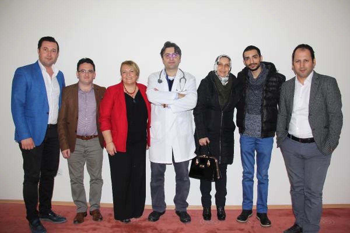 Uludağ Üniversitesi\'nde 900\'üncü Böbrek Nakli: Annesine Böbreğini Verdi