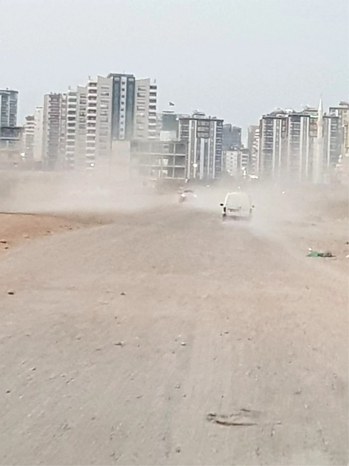 Asfaltı ve Işıklandırması Olmayan Bulvar Korku Saçıyor