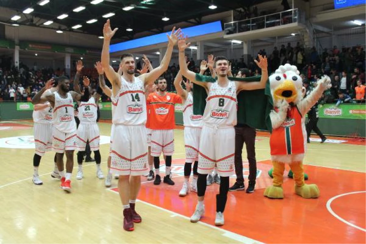 Banvit\'te Darüşşafaka Basketbol Galibiyetinin Sevinci Yaşanıyor