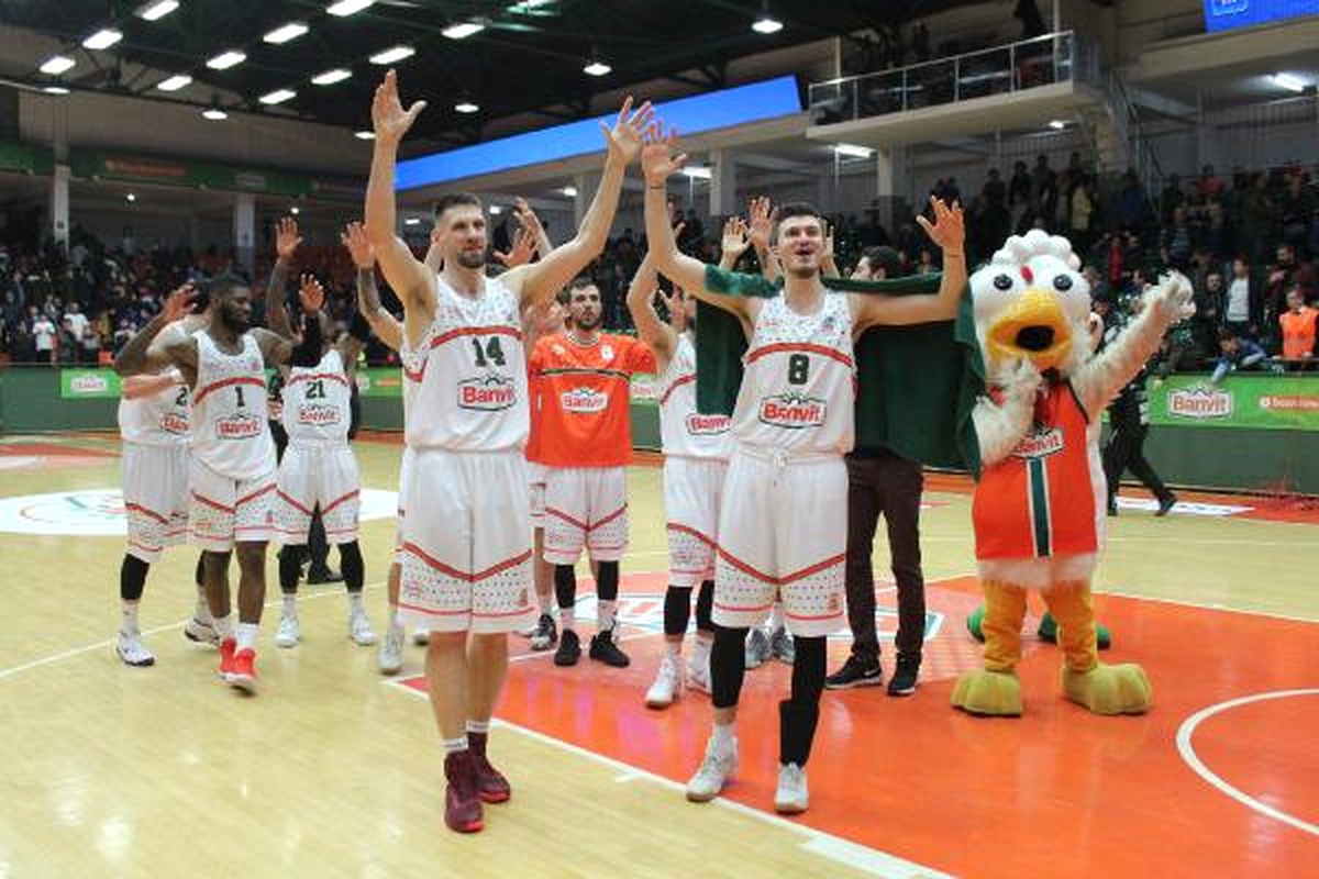 Banvit\'te Darüşşafaka Basketbol Galibiyetinin Sevinci Yaşanıyor
