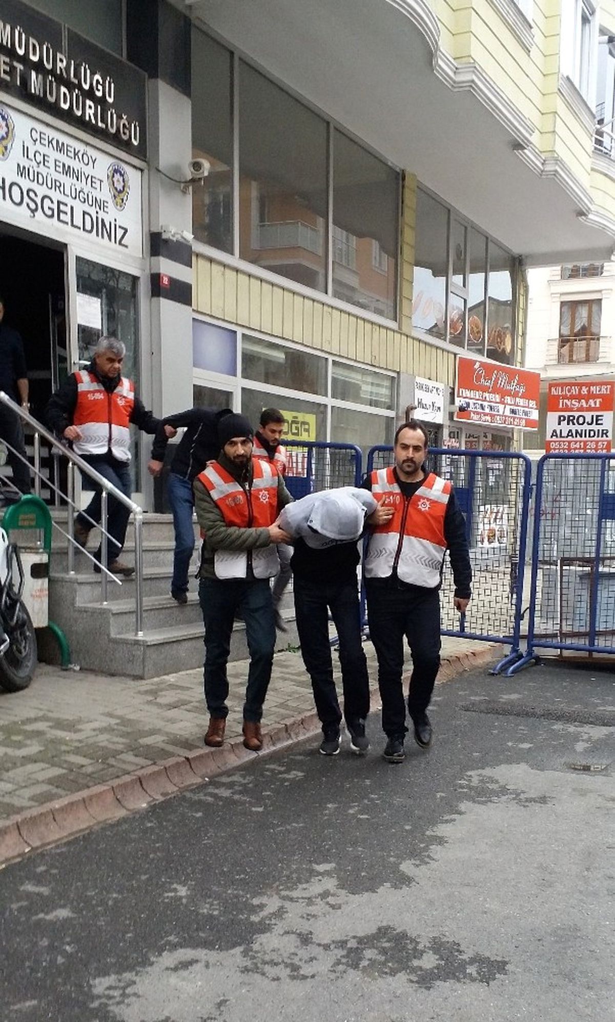 Çelik Kasayı Sürüyerek Çalan Hırsızlar Adliyeye Sevk Edildi