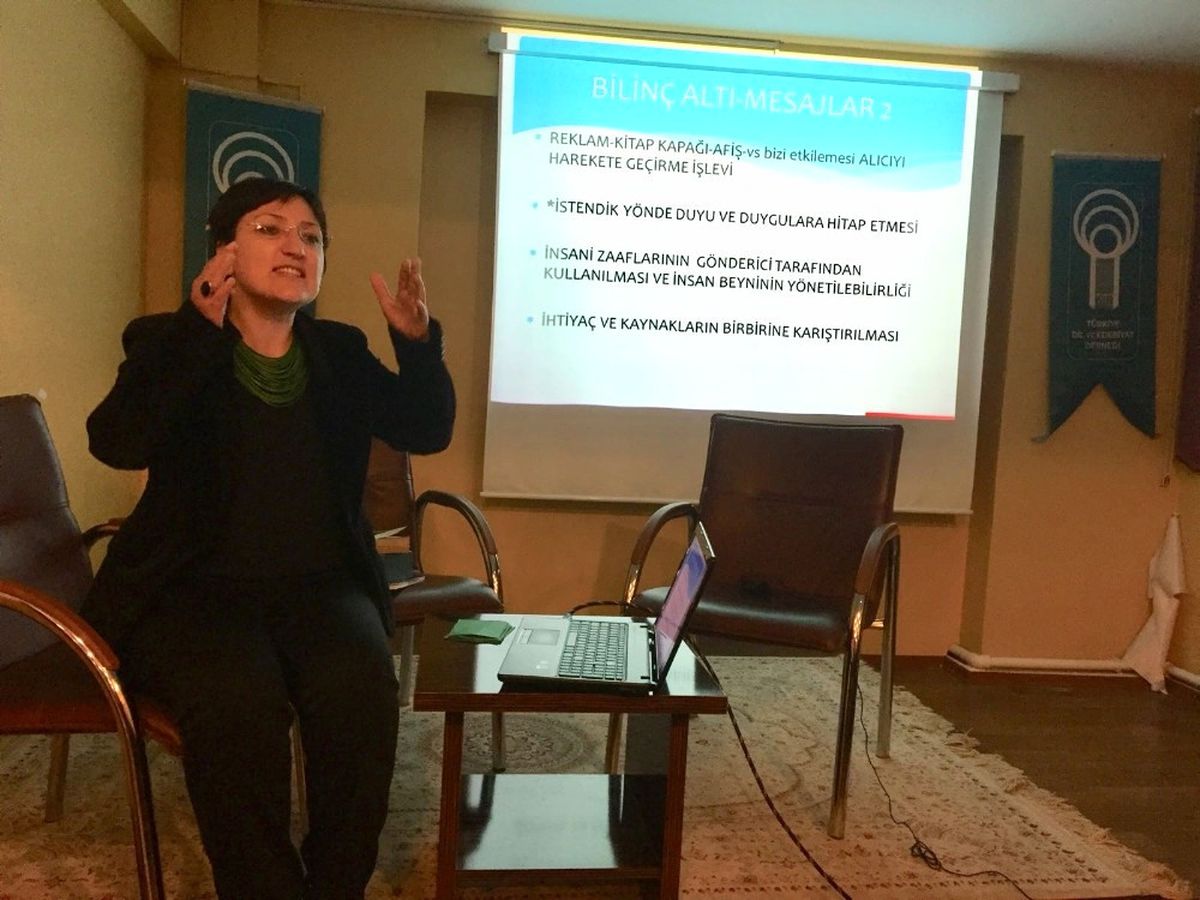 Eğitimci-şair Şen: "Modern İnsan Medyaın Hem Tutkunu Hem Tutsağı"