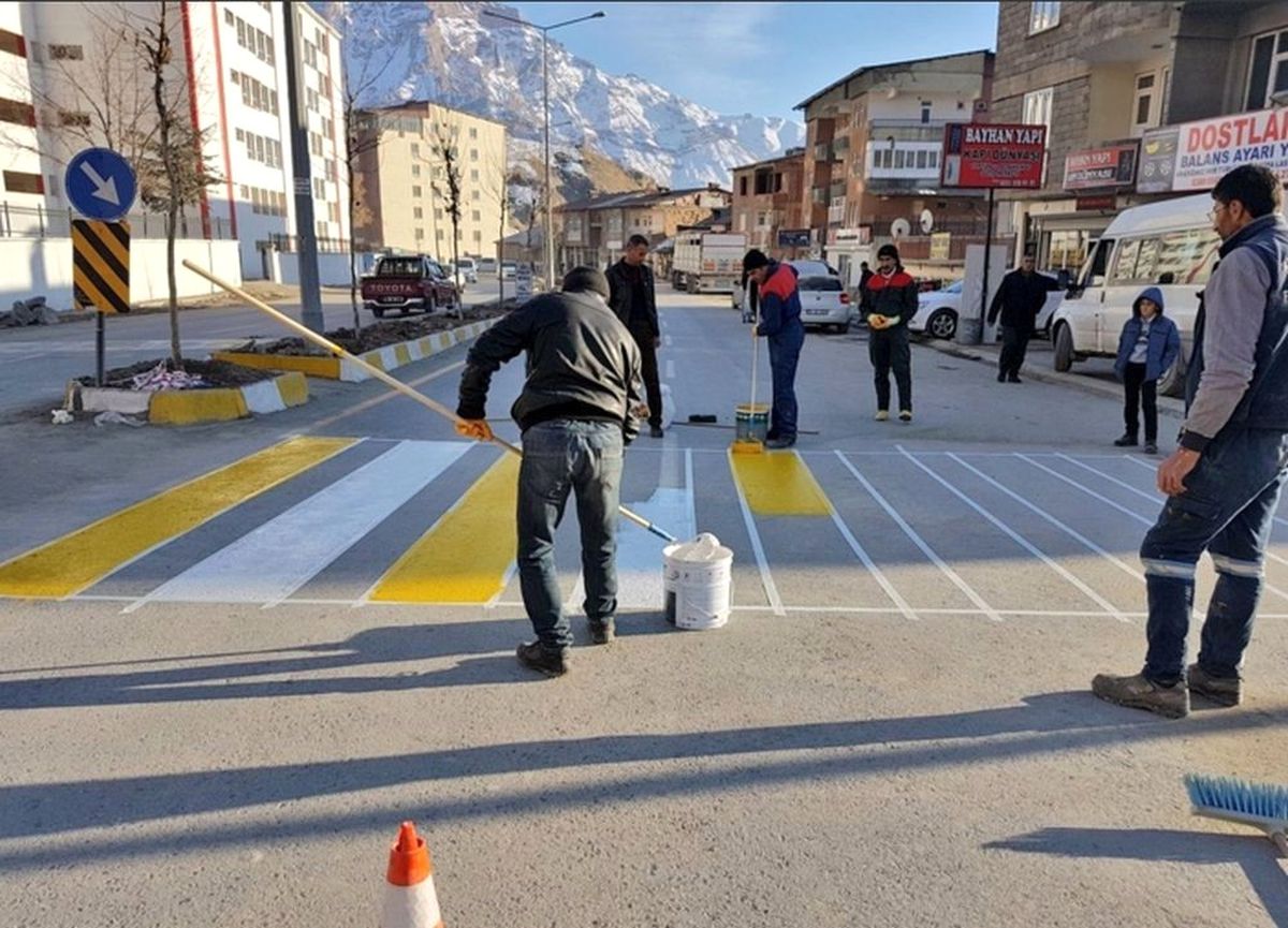 Hakkari Belediyesi Yol Çizgi Uygulaması Başlattı