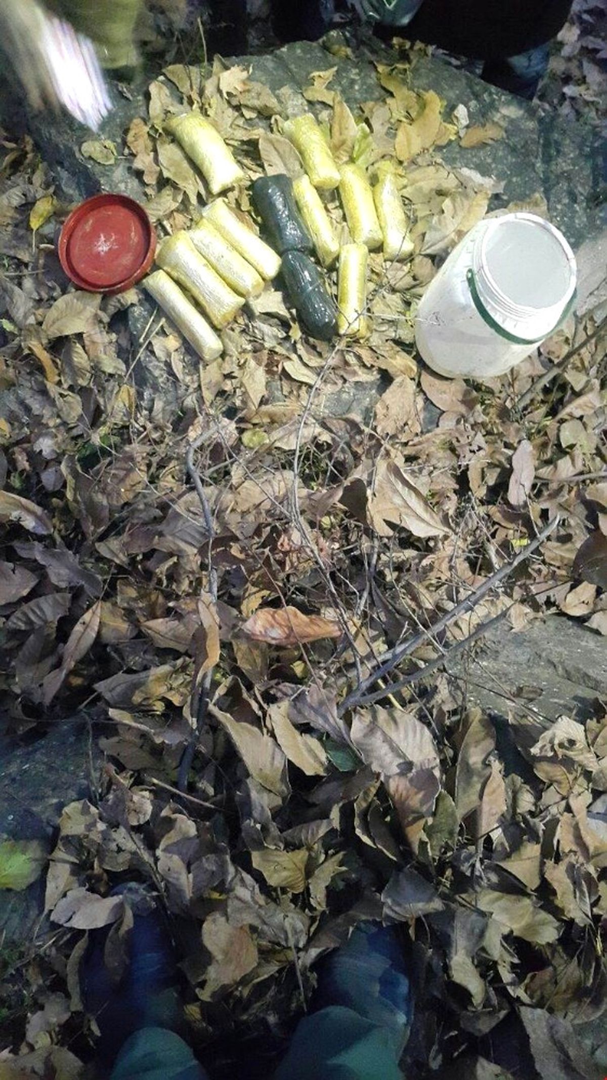 Hakkari\'de 4 Kilo 200 Gram C-4 Plastik Patlayıcı Ele Geçirildi