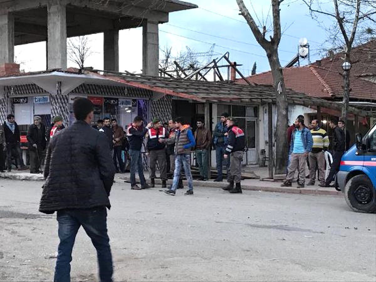 Kahvehaneyi Taradılar: 3 Yaralı