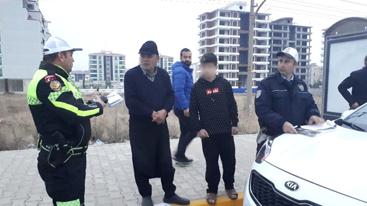 Kaza Tehlikesi Atlatan Polislere Çocuk Sürücü Şoku