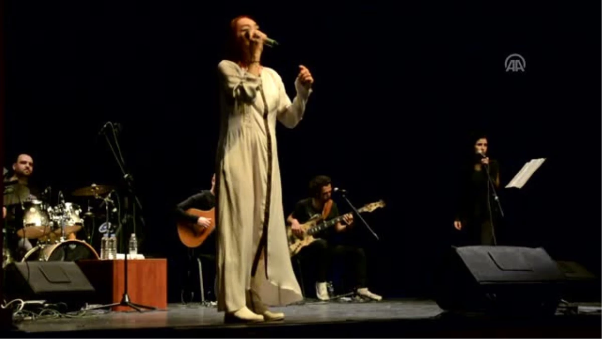 Leman Sam Bursa\'da Konser Verdi