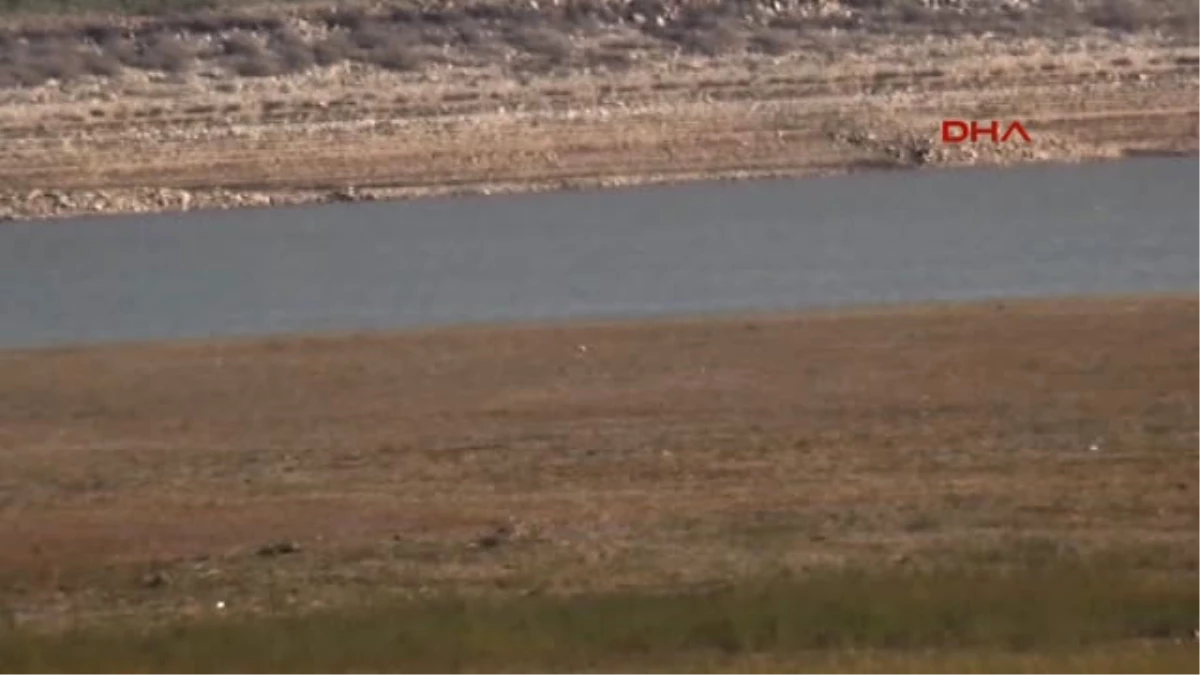 Manisa Avşar Barajı\'nda Su Azaldı