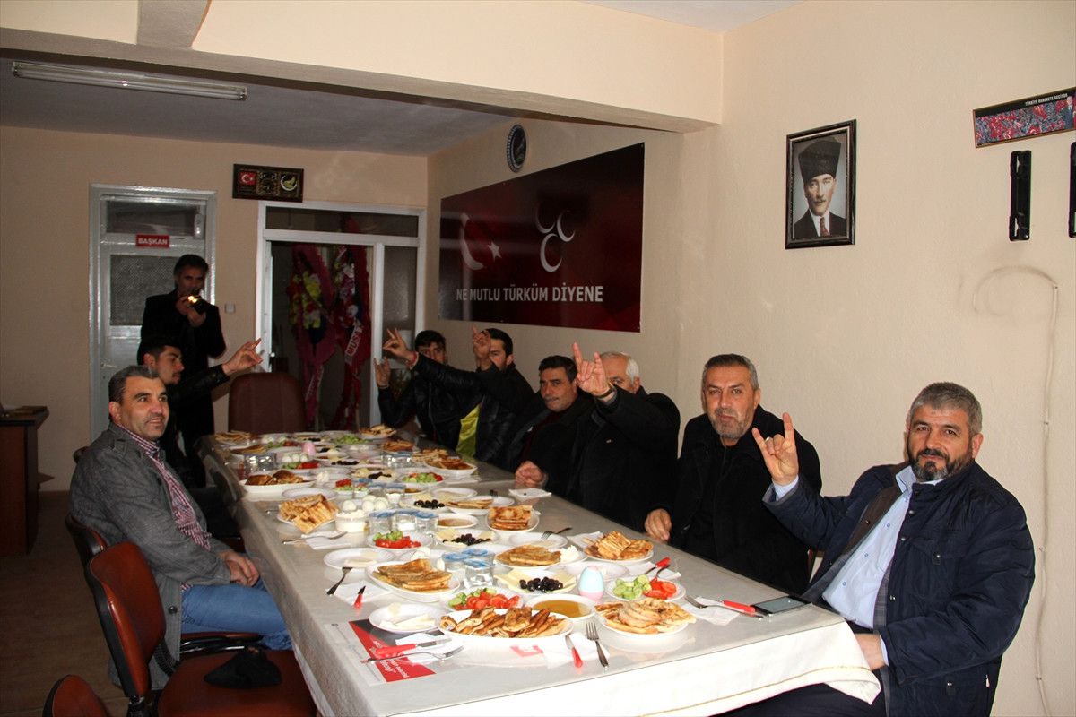 MHP Suşehri İlçe Yönetimi Kahvaltıda Bir Araya Geldi