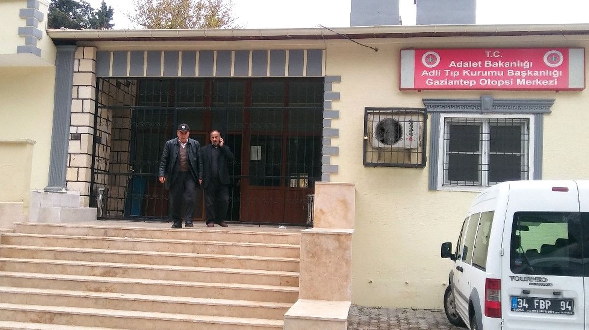 Gaziantep\'te Buz Kalıbı ile Birlikte Parka Bırakılan Bebek Cesedinden Dna Örneği Alındı