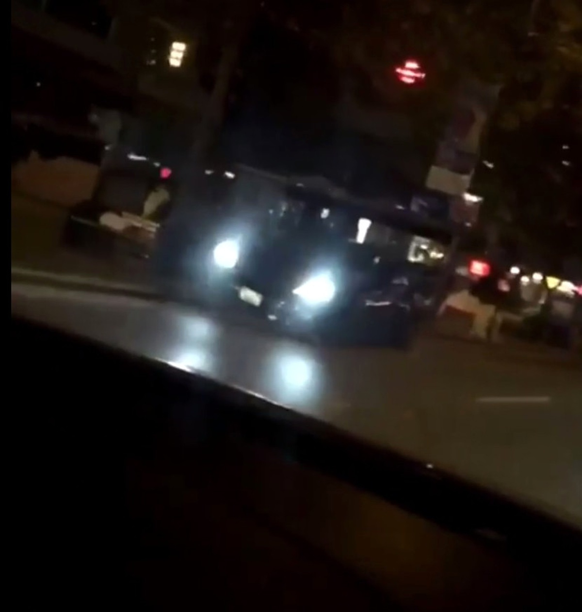 Trafik Magandası Kaldırıma Çıktı, Faciadan Dönüldü