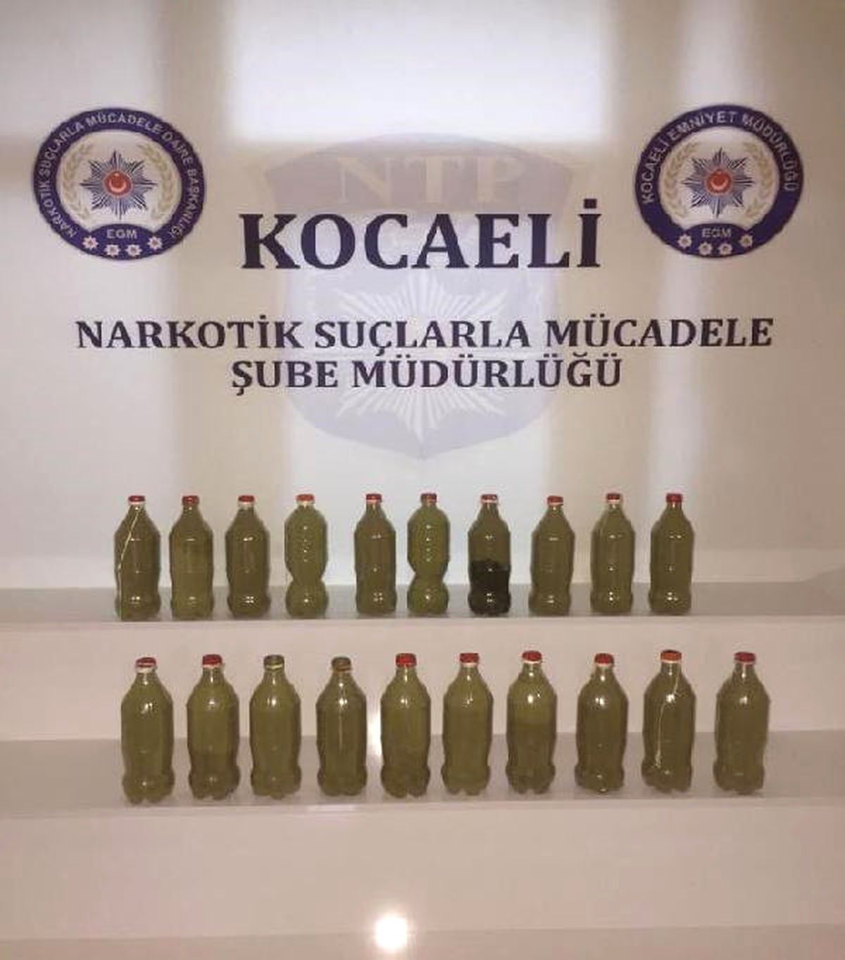 Pet Şişeler İçerisinde 11,5 Kilo Esrar Ele Geçirildi