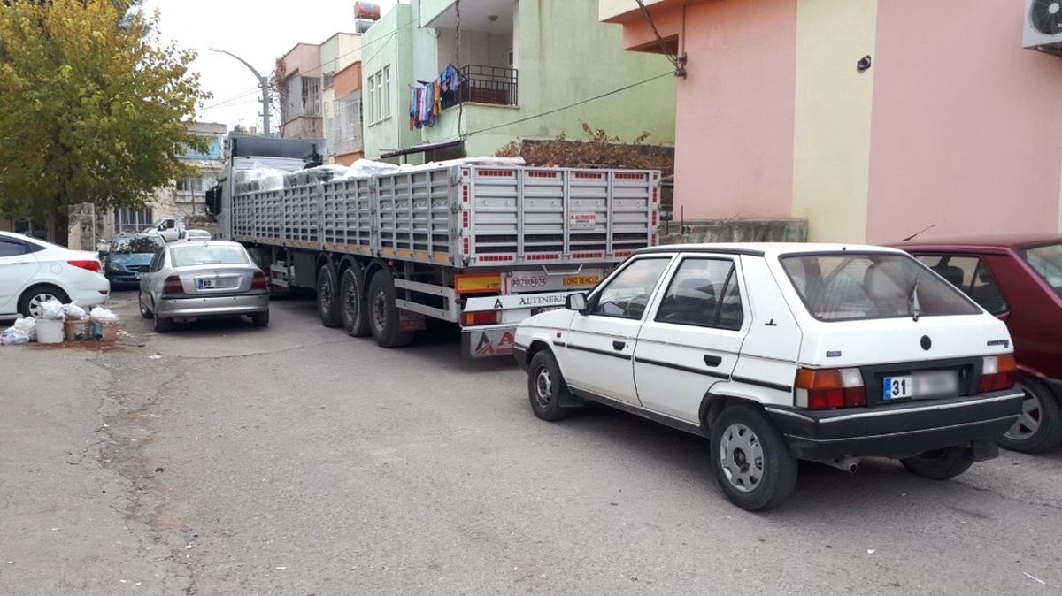 Sokağa Parkedilen Tıra Tepki