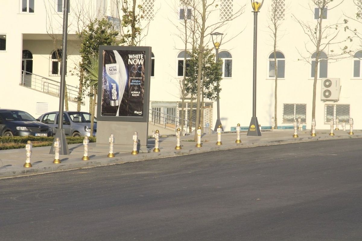 Sultanbeyli\'de Billboardlar Yenileniyor