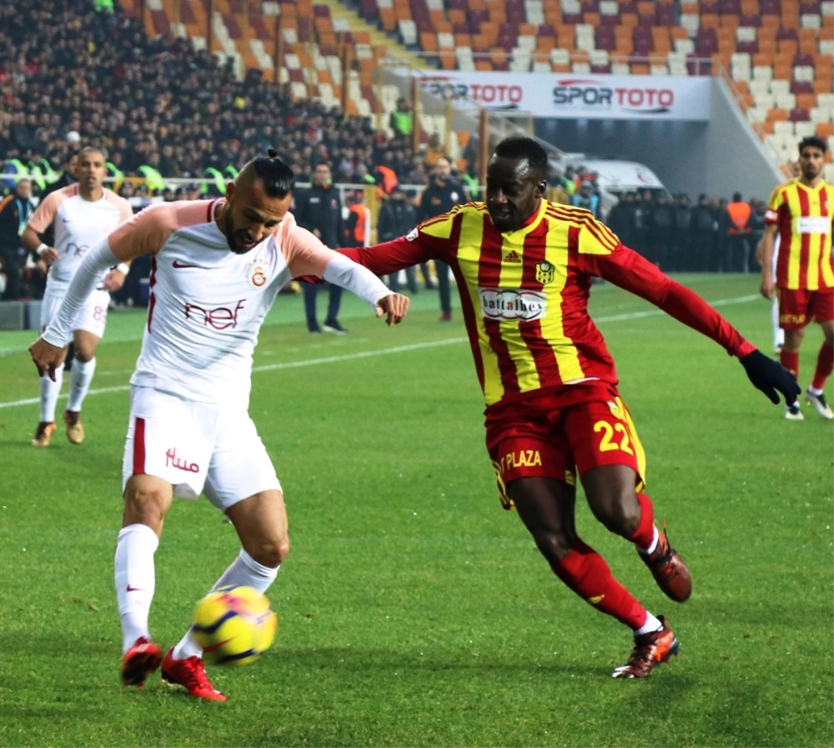 Süper Lig: Evkur Yeni Malatyaspor: 2 -Galatasaray: 0 (İlk Yarı)