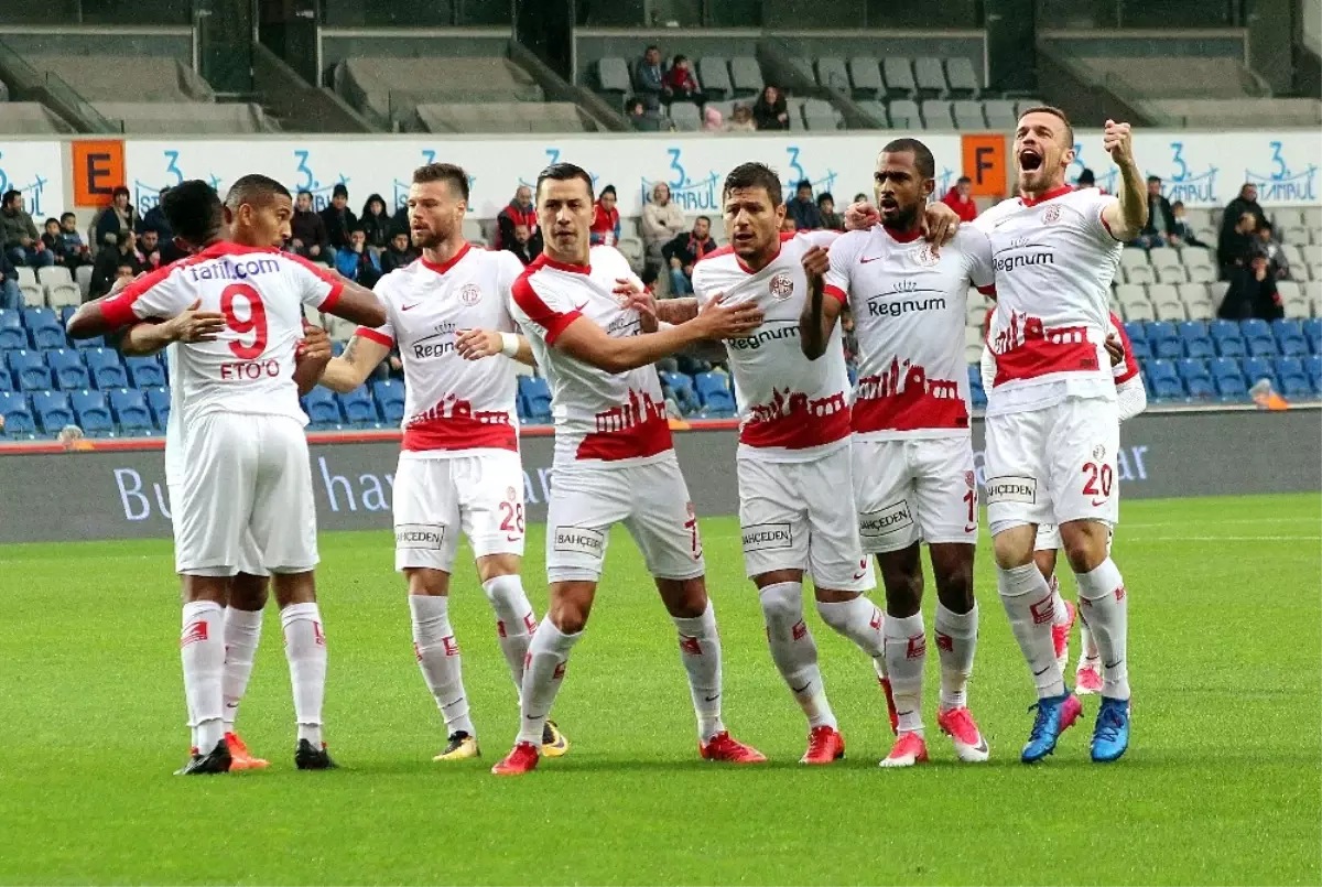 Süper Lig: Medipol Başakşehir: 0 - Antalyaspor: 1 (İlk Yarı)