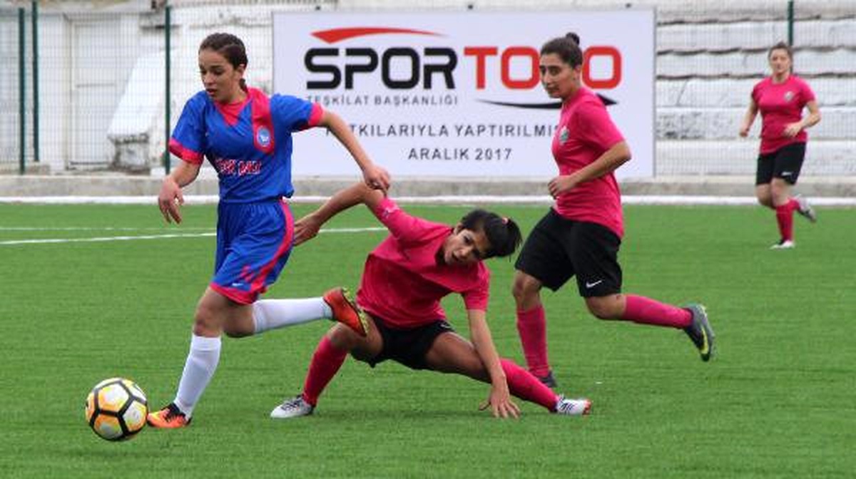 Yeni Burdurspor Kadın Futbol Takımı Teknik Direktörü Çelik: "Kızlarım Gelecek İçin Umut Veriyor"