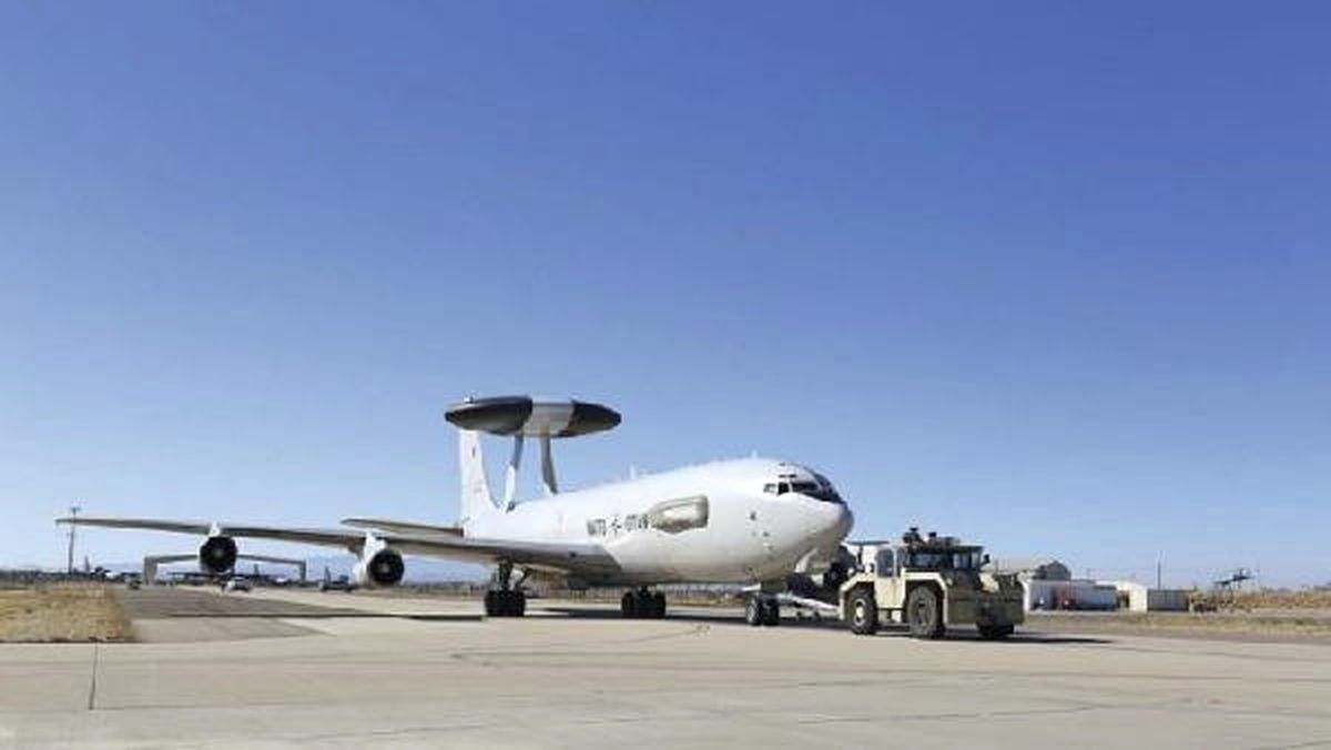 ABD Awacs\'larını Hangara Çekti