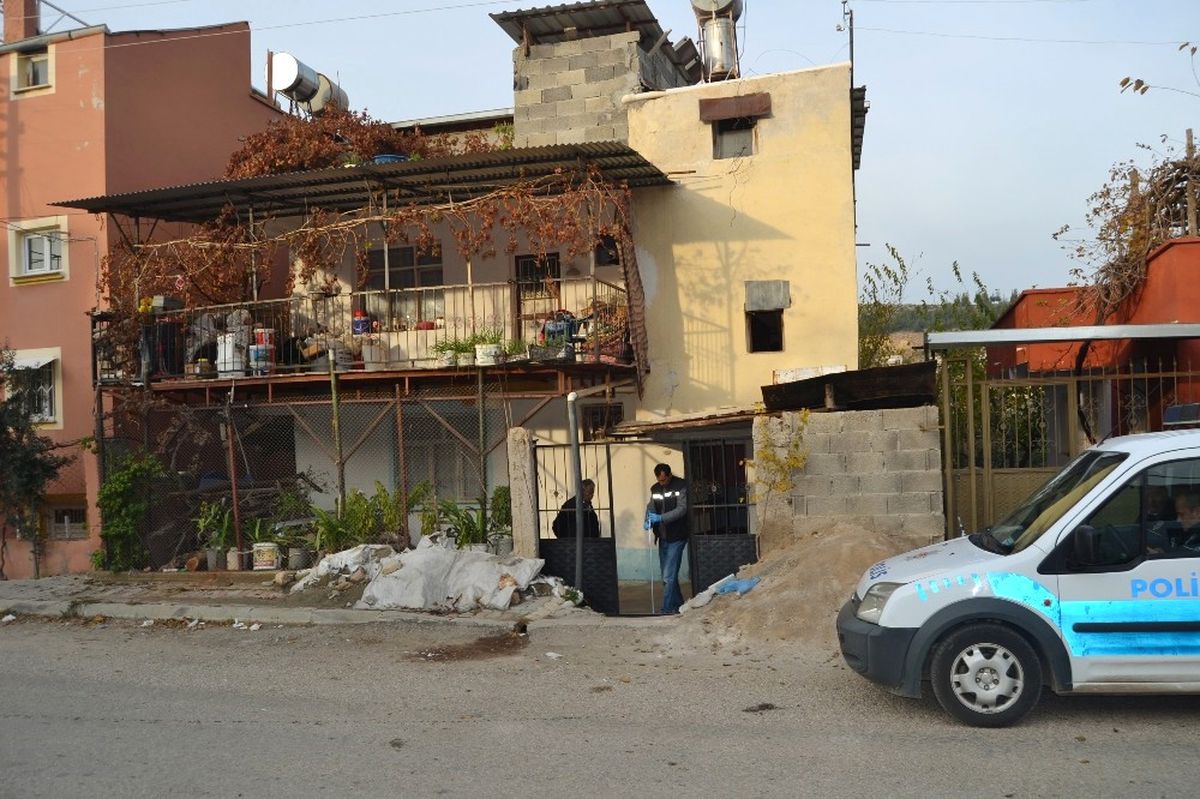 Adana\'da Kadın Cinayeti