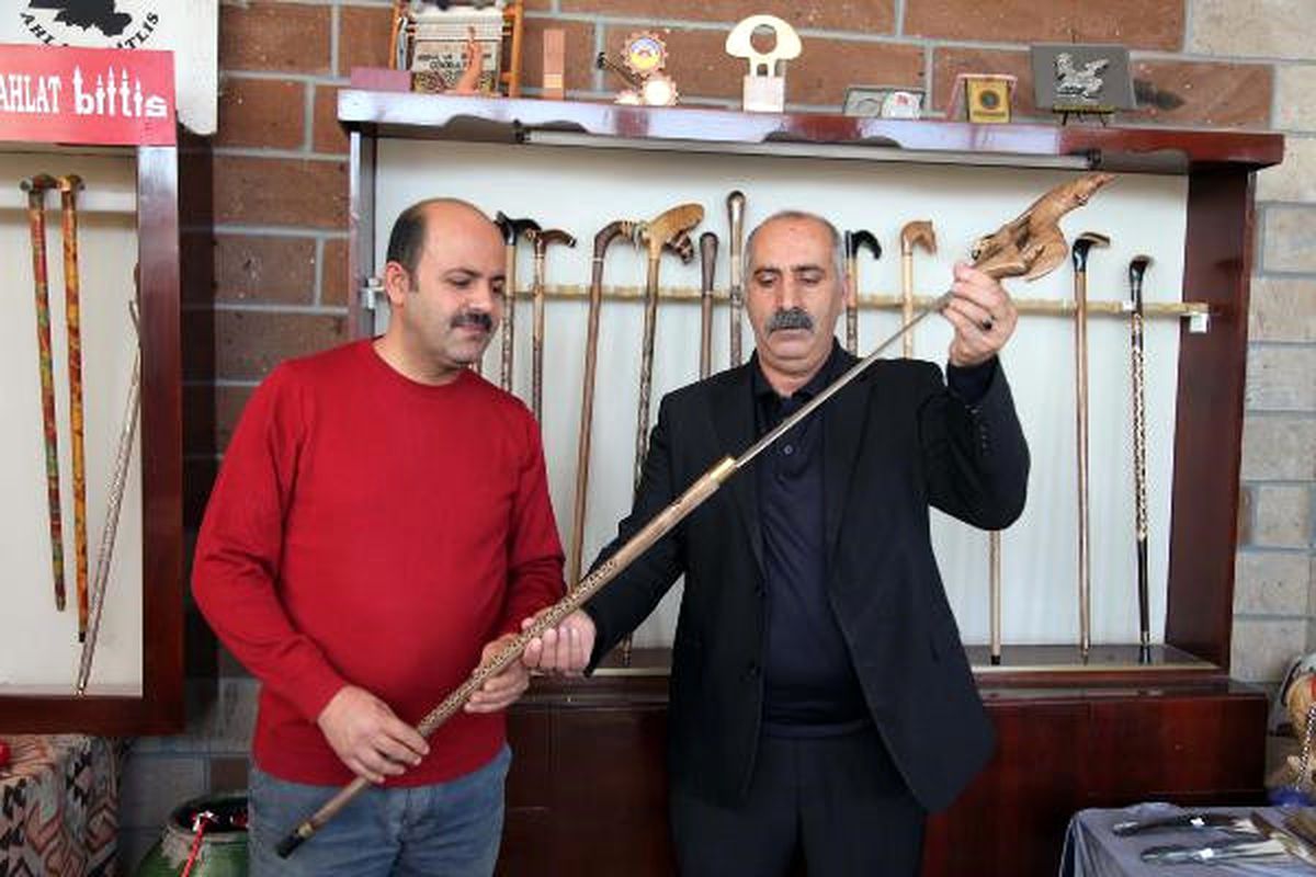 Ahlatlı Ustadan MHP Lideri Bahçeli İçin Özel Tasarlanmış Baston