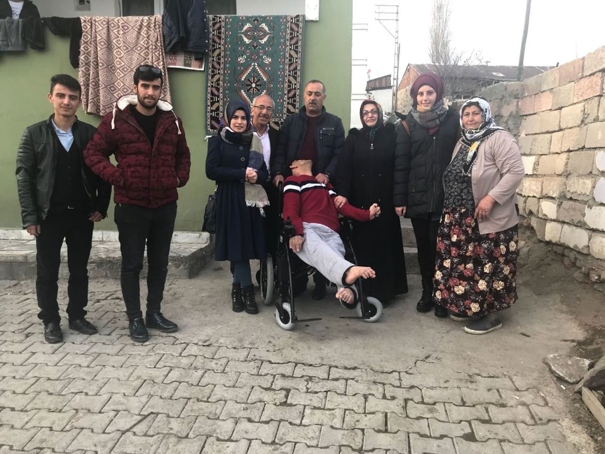 Akülü Arabasına Kavuşan Engelli Sevinci Duygulandırdı