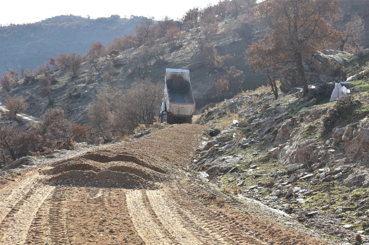 Alaşehir Belediyesinden 735 Metre Rakımda Yol Çalışması