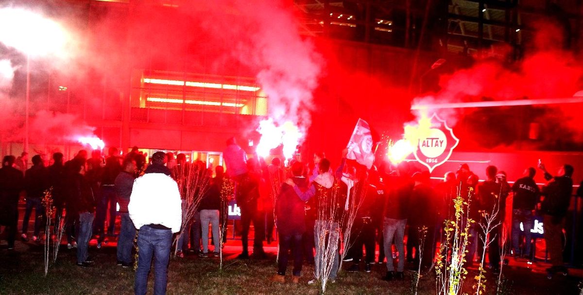 Altay, İzmir\'de Şampiyonlar Gibi Karşılandı
