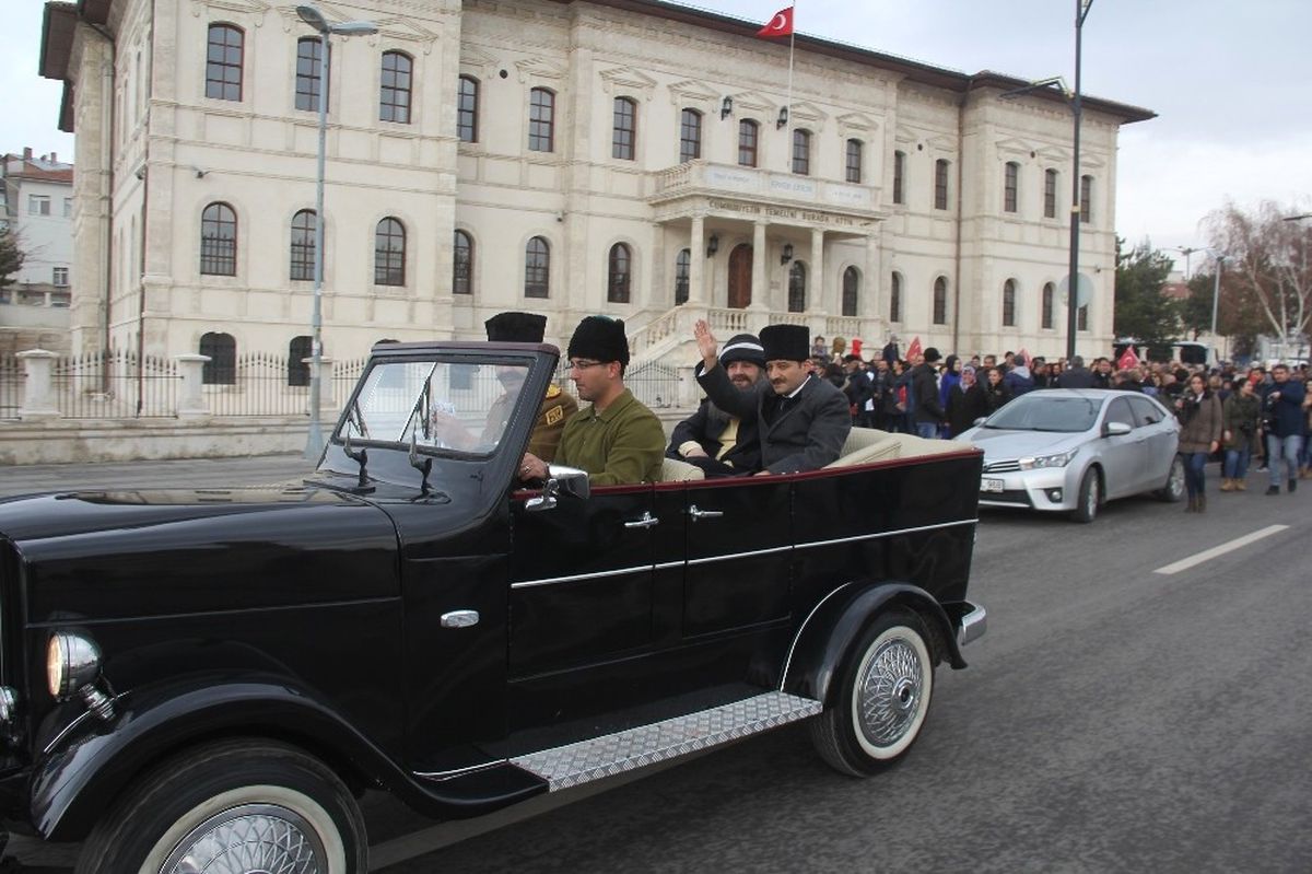 Atatürk\'ün, Sivas\'tan Ankara\'ya Uğurlanışı Canlandırıldı