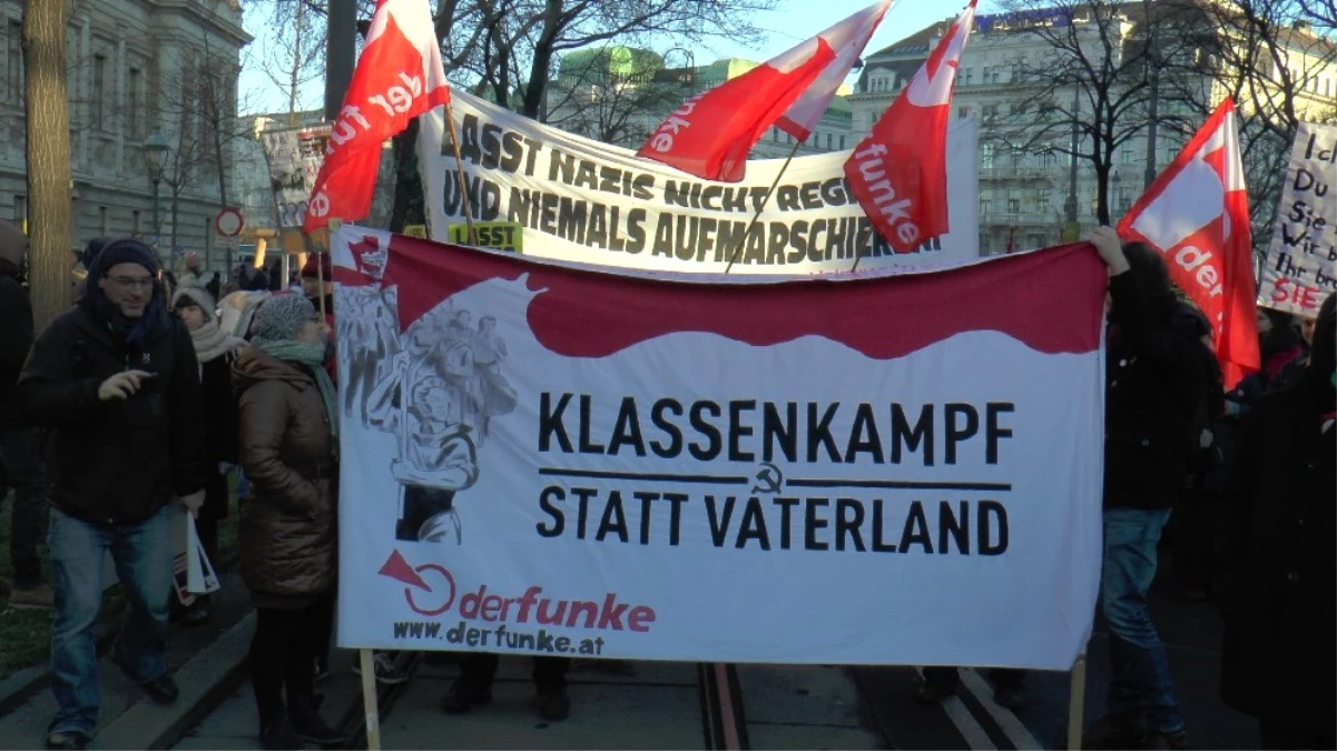 Avusturya\'da Aşırı Sağ Koalisyon Hükümeti Protesto Edildi