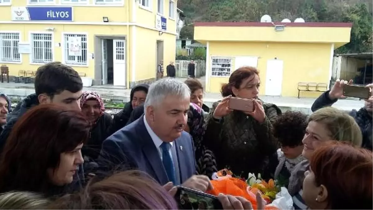 Başkan, İşçinin \'Tahrik Ediyorsunuz\' Diyerek Saldırdığı Bisikletli Kadınlardan Özür Diledi