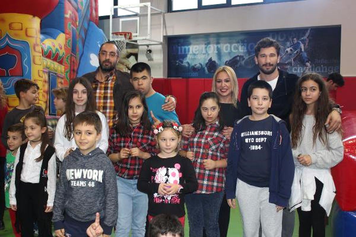 Boksör Adem Kılıçcı Down Sendromlu Çocuklar ve Yaşıtlarıyla Bir Araya Geldi