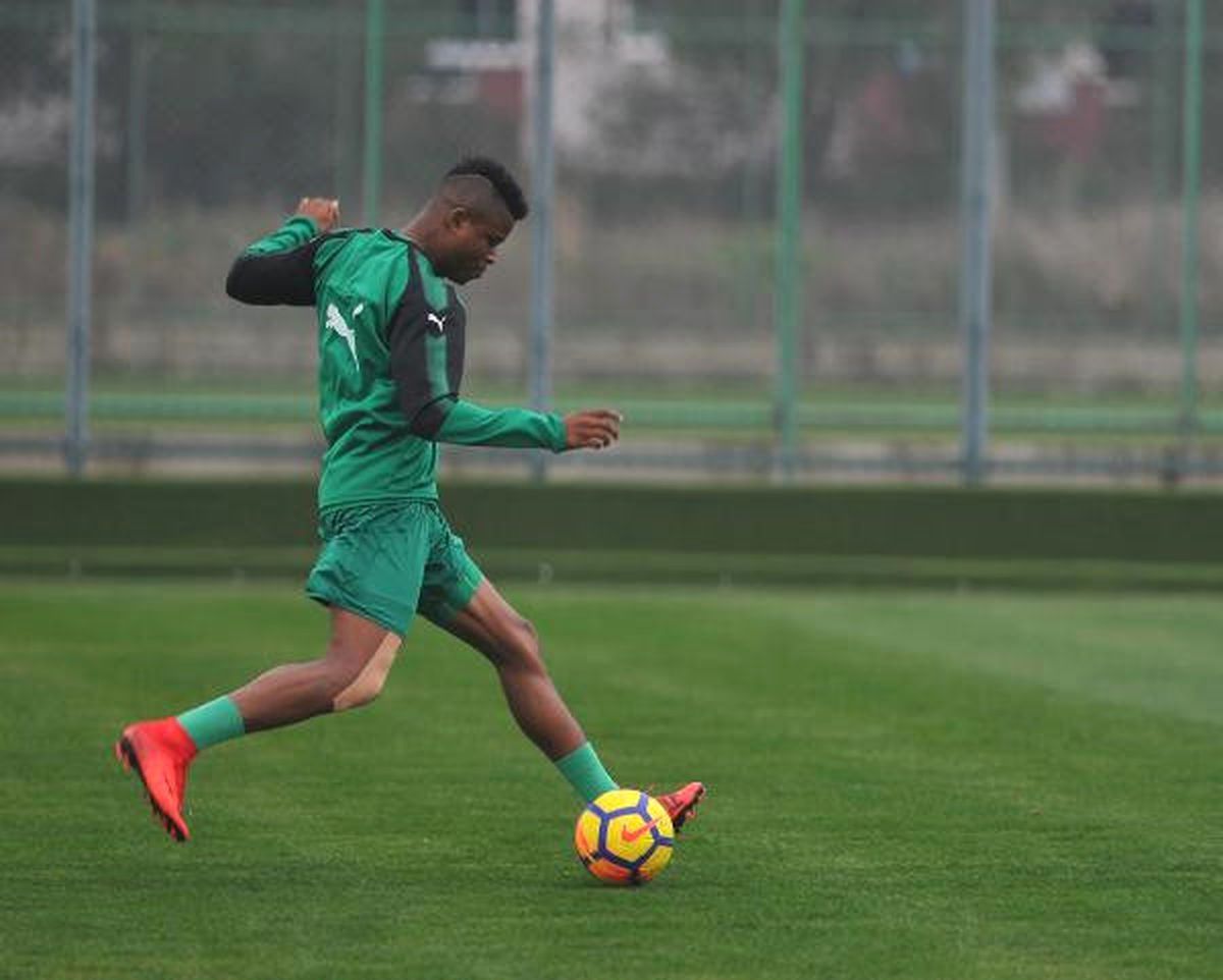 Bursaspor\'da Mikel Agu Sahalara Döndü