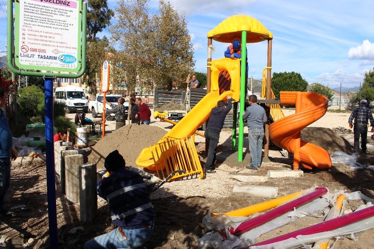 Büyükşehir\'den Kumluca\'ya Çocuk Parkı
