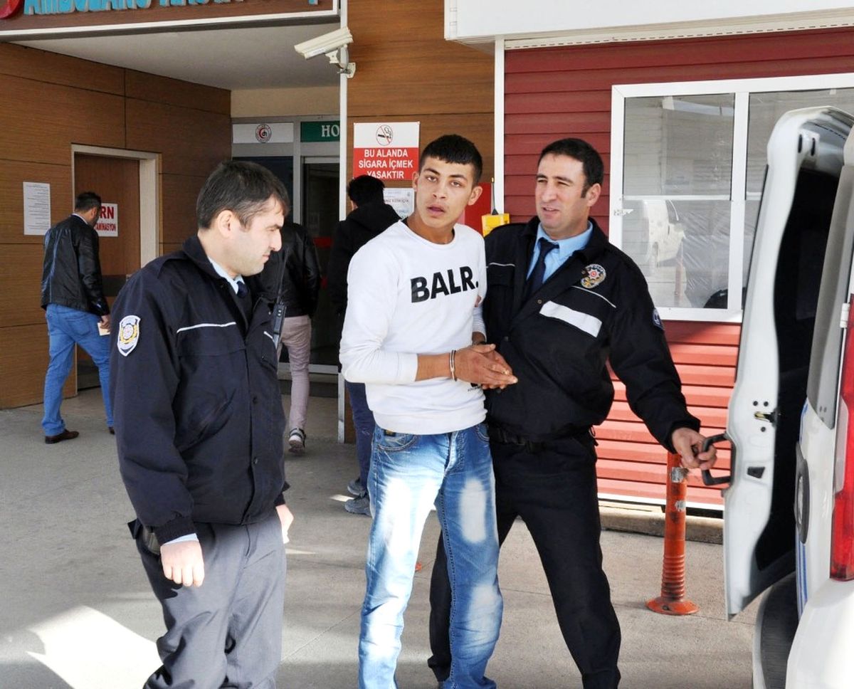 Çaldığı Para Dolu Çantayı İnşaat Temeline Attı