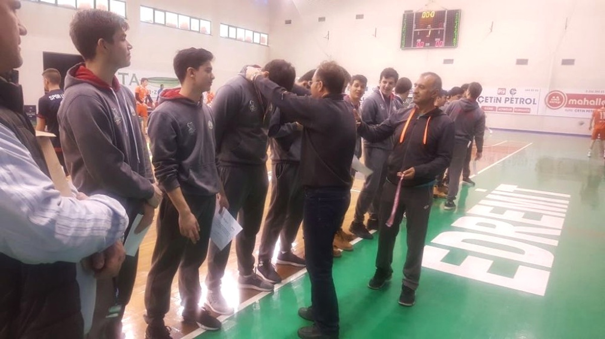 Edremit Hentbol Müsabakalarına Ev Sahipliği Yaptı