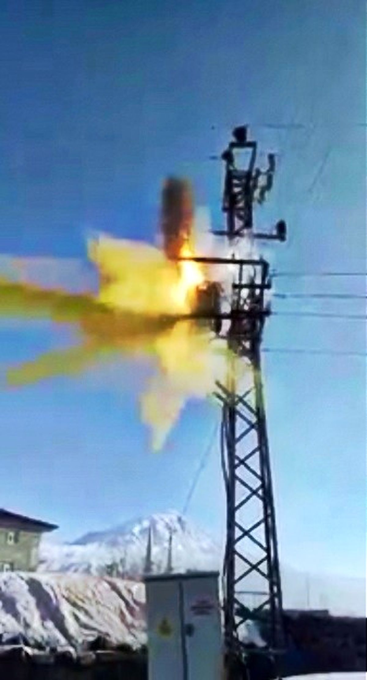 Elektrik Trafosu Bomba Gibi Patladı