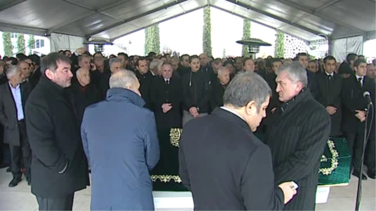 Eski Başbakanlardan Mesut Yılmaz\'ın Oğlunun Vefatı - Cenaze Namazı (1)