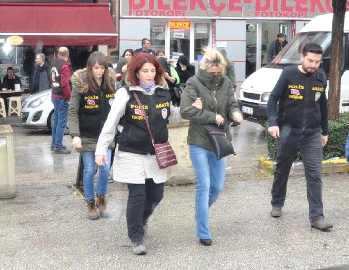 Fuhuş Şüphelisi 11 Kadın Adliyede