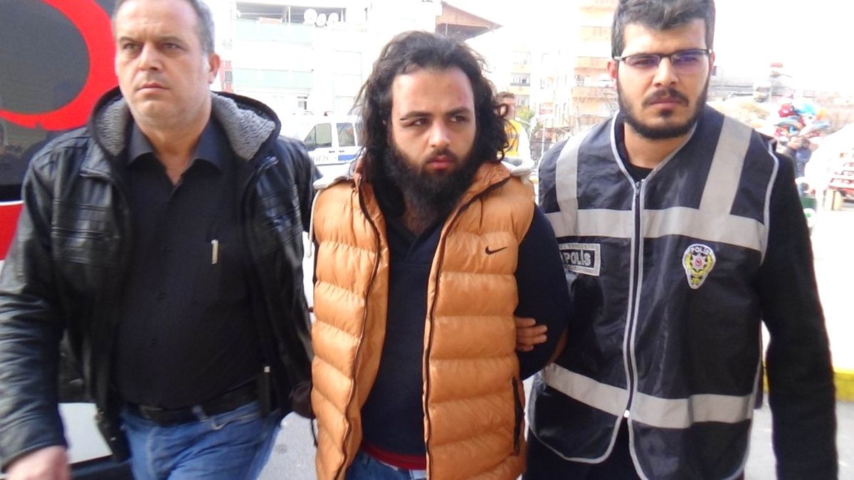 Gaziantep\'te Parka Bırakılan Bebek Cesedi ile İlgili Gözaltına Alınan 3 Kişi Adliyeye Sevk Edildi