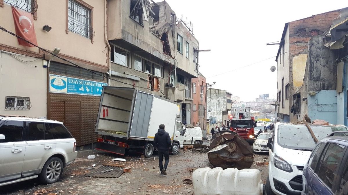 Gaziosmanpaşa\'da Buhar Kazanı Patladı: 2 Yaralı