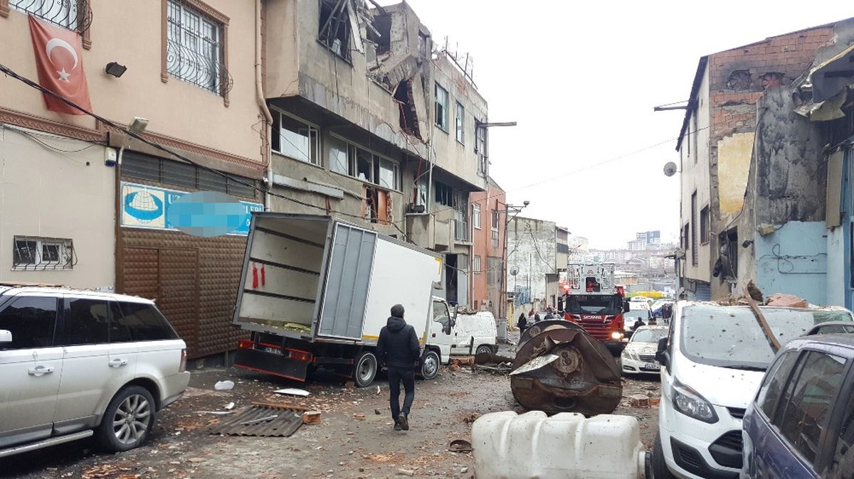 Gaziosmanpaşa\'da Buhar Kazanı Patladı: 2 Yaralı