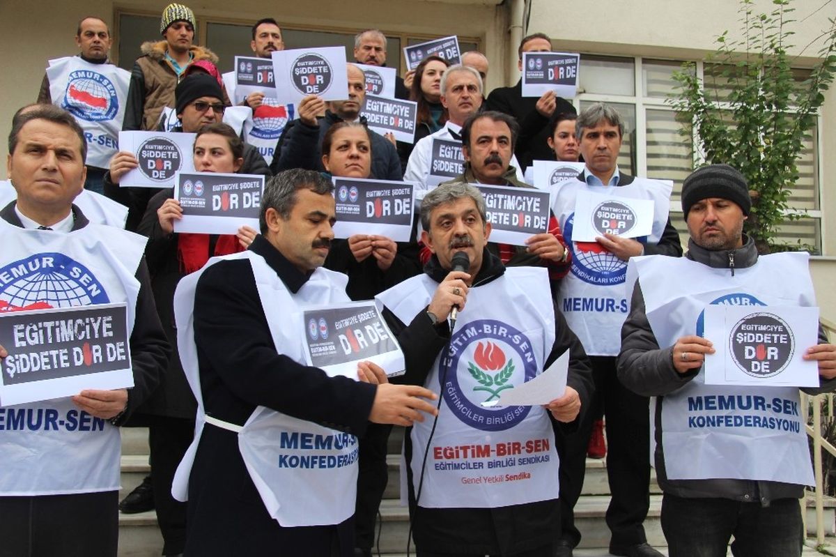 İzmir\'de Okul Müdürünün Öldürülmesine Tepki