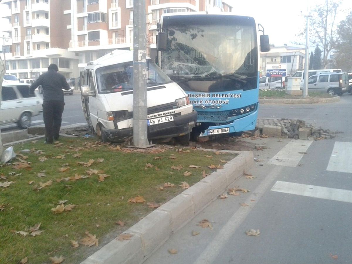 Kahramanmaraş\'ta Trafik Kazası: 2 Yaralı