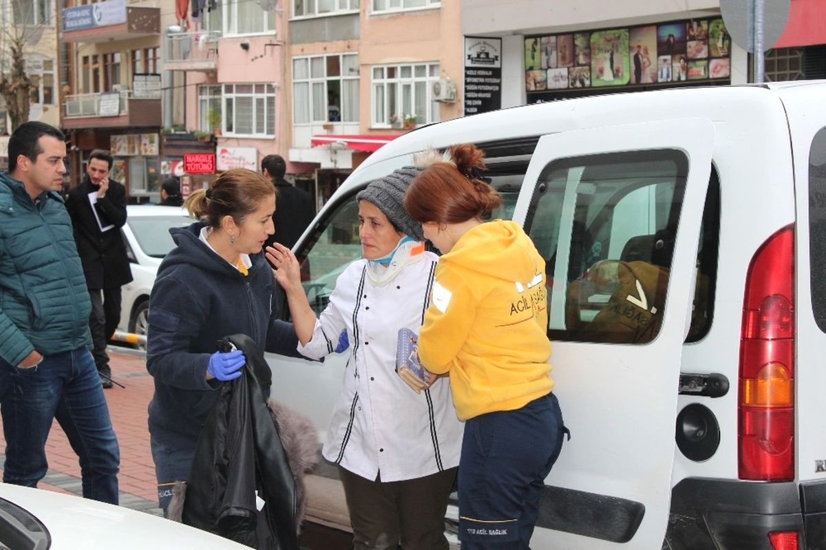 Kaldırımda Yürürken Ticari Araç Çarpan Kadın Yaralandı