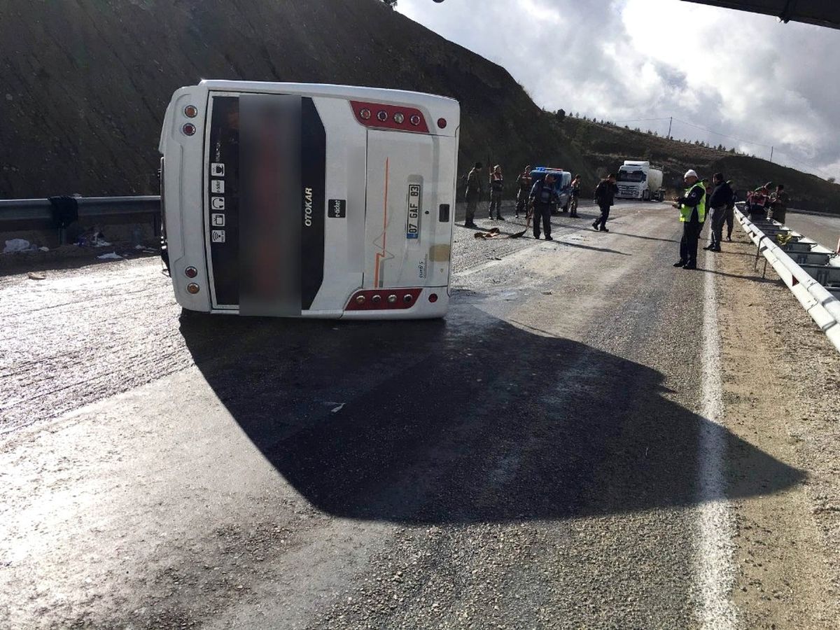 Korkuteli\'nde Trafik Kazası: 15 Yaralı